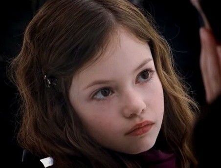 Renesmee Renesmee Cullen, Twilight Renesmee, 1960s Wedding, Mackenzie Foy, Edward Bella, Twilight Movie, Breaking Dawn, The Twilight Saga, Twilight Saga