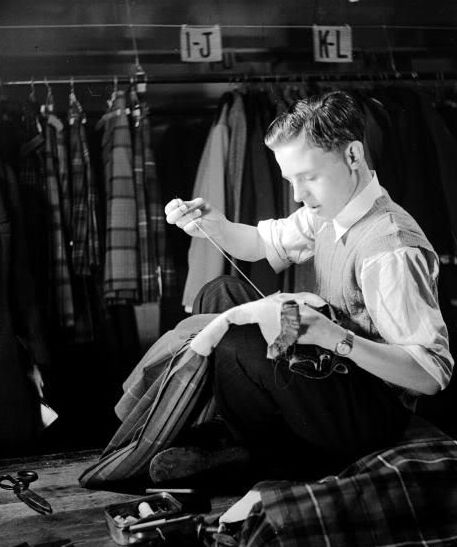 Sewing Aesthetic, Character Poses, Body Poses, Book Inspiration, Drawing Reference Poses, Show Us, Vintage Photographs, Kilt, Fashion History