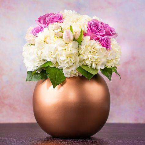 Single Flower Arrangements, Gold Vase Flowers, Gold Flower Vase, Rose Gold Vase, Rose Gold Centerpiece, Vases For Centerpieces, Modern Flower Vase, Gold Room Decor, Unique Flower Vases