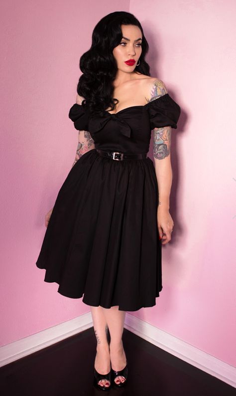 Retro Outfits 50s, Pinup Outfits, Glamour Ghoul, Goth Outfit Ideas, Micheline Pitt, Retro Style Dress, Look Retro, Circle Dress, Wedding Clothes