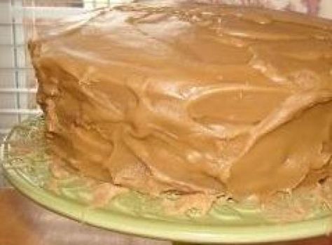 Caramel Cake Icing, Dessert Corner, Caramel Cakes, Carmel Cake, Cooked Frosting, Frost Cupcakes, Caramel Cake Recipe, Sweet Sauces, Icing Recipes