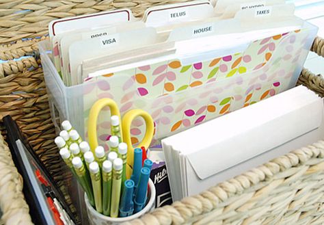 IHeart Organizing: UHeart Organizing: An Office in a Box!  Great idea Office Organization Business, Command Centers, Bill Organization, Creative Organization, Office Crafts, Home Organisation, Craft Room Office, Organization Solutions, Home Office Organization