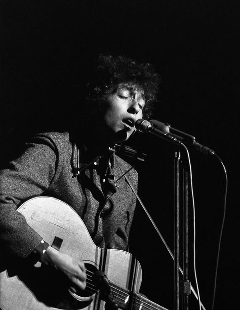 Community Concourse Theatre, San Diego, California. (10th. December 1965) | by hollowhorn Bob Dylan Forever Young, Bob Dylan Live, Acoustic Guitar Strap, Mr Tambourine Man, Traveling Wilburys, Travelling Wilburys, Folk Festival, Guitar Players, Tambourine