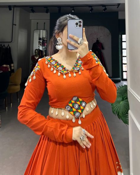 Garba Dresses, Garba Jewellery, Outfits Hacks, Garba Chaniya Choli, Garba Dress, Ethnic Wear Indian, Festive Attire, Navratri Dress, Cotton Lehenga