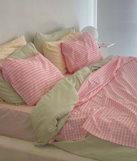 College Dorm Room Ideas Pink, Dorm Room Ideas Pink, Room Ideas Pink, College Dorm Room Ideas, Uni Room, Dorm Room Ideas, College Room, College Dorm Room, Dreamy Room