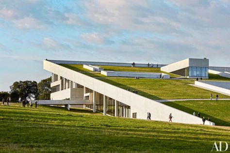 The Moesgaard Museum in Aarhus, Denmark looks as if it is rising out of the ground. See more breathtaking and innovative buildings that are redefining architecture. Henning Larsen, Roof Architecture, Renzo Piano, Green Architecture, Museum Architecture, Earthship, Salou, Aarhus, Sustainable Architecture