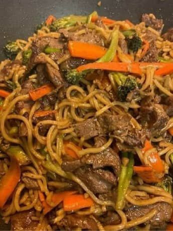 Beef Lo Mein Recipe, Beef Lo Mein, Lo Mein Recipes, Cibo Asiatico, Lo Mein, Makanan Diet, Homemade Beef, Healthy Lifestyle Food, Deilig Mat