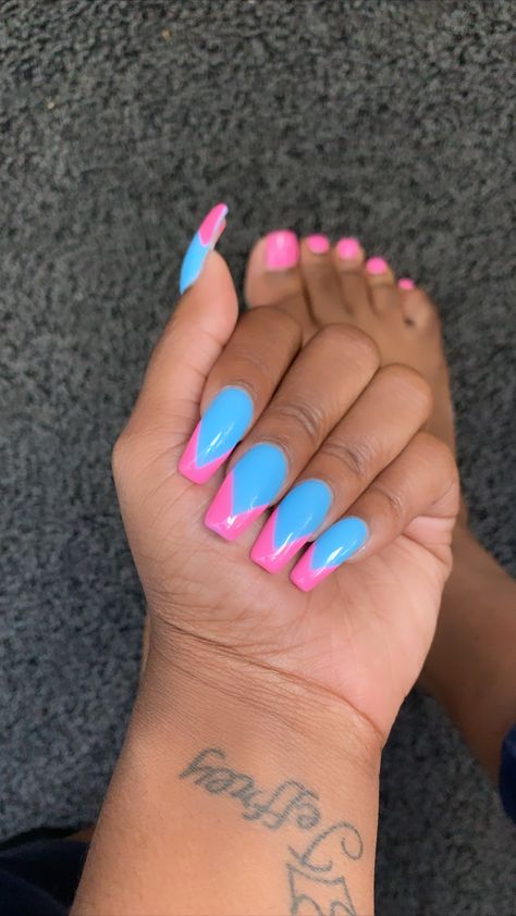 Pink And Blue Nails Short, Dark Blue And Pink Nails, Gel Nails Design, Pink Blue Nails, Pink Gel Nails, Blue Polish, Pink Gel, Beautiful Nail Art, Minimalist Nails