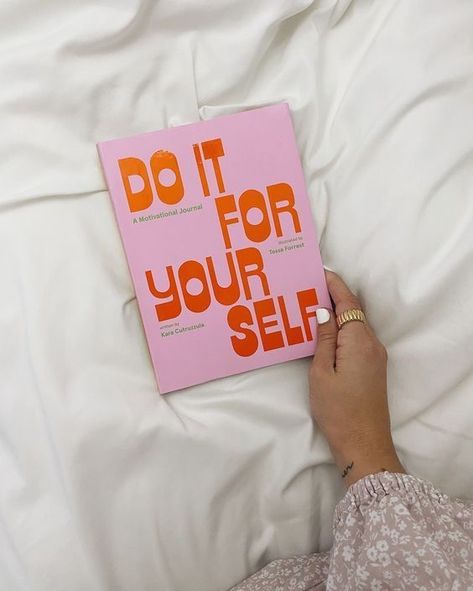 Motivational Journal, Do It For Yourself, Book Smart, Self Development Books, Motivational Books, Inspirational Books To Read, Top Books To Read, Guided Journal, Journal Aesthetic