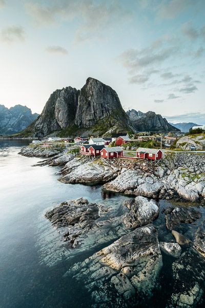 Hamnøy auf den Lofoten in Norwegen - Fotonomaden Honeymoon In United States, Best Vacation Destinations, Adventure Travel Explore, Alesund, Norway Travel, Family Vacation Destinations, Vacation Club, I Want To Travel, Lofoten