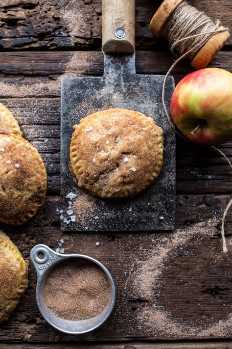 Caramelized Condensed Milk Mini Apple Pies | halfbakedharvest.com @hbharvest Mini Thanksgiving Desserts, Fall Pies Recipes, Friendsgiving Recipes, Dessert Pies, Thanksgiving Pie Recipes, Fall Pies, Pie Maker, Mini Apple Pies, Condensed Milk Recipes