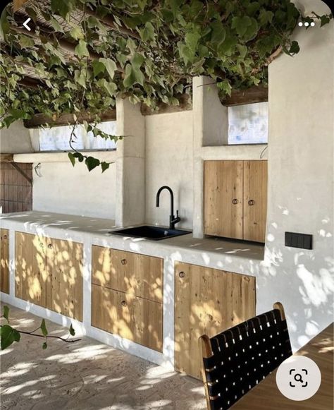 Lavabo Exterior, Concrete Outdoor Kitchen, Small Outdoor Kitchens, Spanish Kitchen, Outdoor Bbq Area, Indoor Outdoor Kitchen, Outdoor Bbq Kitchen, Outdoor Sinks, Small Balcony Ideas Apartment