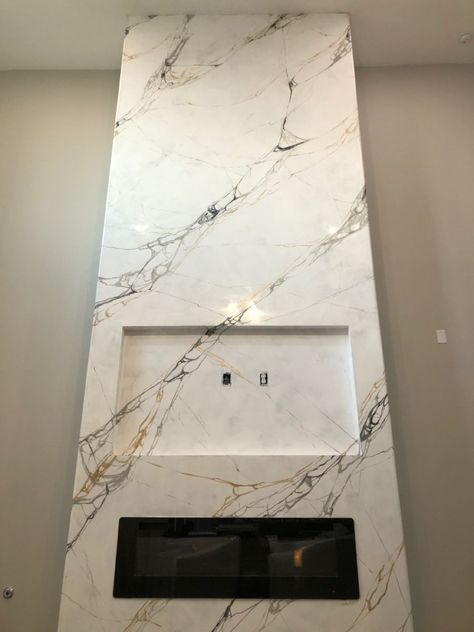 Venetian Plaster Marble Effect, Venetian Plaster Fireplace, Fireplace Modern Design, Stone Fireplace Wall, Fireplace Feature Wall, Fireplace Pictures, Venetian Plaster Walls, Painting Textured Walls, High Ceiling Living Room