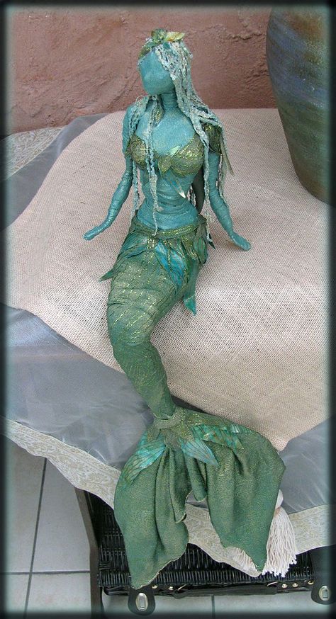 Fairy People, Mermaid Sculpture, Bathroom Crafts, Hobby Ideas, Creation Art, Paper Mache Art, Paper Mache Sculpture, Paper Mache Crafts, Sculpture Ideas