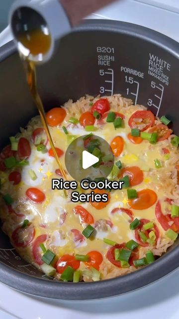 Sha on Instagram: "TOMATO EGG RICE | recipe👇🏽  Tomato egg, but make it one pot!  * 1 cup rice + enough water to cook * Tomatoes * Soy sauce + tomato ketchup * minced garlic * Eggs+ soy sauce  * spring onions + sesame oil for garnish  Rinse rice and top up with water. Top with tomatoes, sauces and garlic. Stir then cook at regular rice cooker settings! Once rice is done, open lid, pour over egg. Close back and let eggs cook in residual heat for 5 minutes. Once eggs are cooked to preference, pour sesame oil, garnish with spring onions, mix mix - EAT!   🍅🥚🍚 for full recipe, search ‘tomato egg rice’ on nomadette.com   #easyrecipe #tomatoegg #ricebowl #ricecooker #recipe #dinner #dinnerideas #asianrecipes #easyrecipes #sgfood #sgfoodblogger #foodblogger #healthyrecipe #onepot" Rice Maker Recipes Meals, Rice Cooker Breakfast, Egg And Rice Recipes, Rice Cooker Recipes Dinners, One Pot Rice Cooker Meals, Rice Maker Recipes, Rice Cooker Pasta, Rice Cooker Meals, Cook Tomatoes