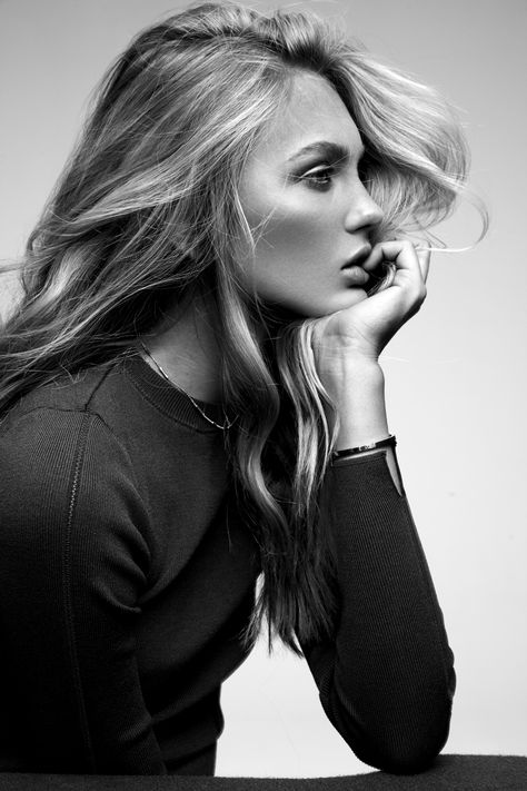 Romee Strijd, Photography Inspiration Portrait, Black And White Photograph, Foto Tips, Black And White Photo, Black And White Portraits, Foto Pose, Portrait Poses, Portrait Inspiration