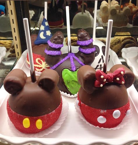 Disneyland Dining, Best Disneyland Food, Disneyland Snacks, Disney Sweets, Disney Candy, Disneyland Restaurants, Disney Desserts, Disney Cute, Disney Treats