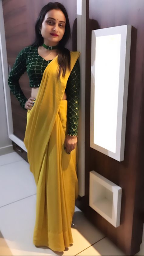 Plain mustard saree paired with green mukesh work blouse Yellow Green Combination Saree, Yellow Saree With Contrast Blouse, Mustard Saree, Mukesh Work, Plain Saree, Green Blouse, Work Blouse, Saree Blouse, Mustard