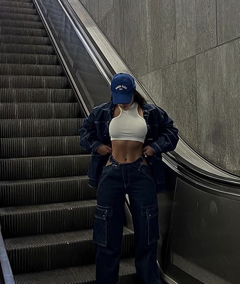 Chica Hip Hop, Looks Jeans, Instagram Baddie, Swag Outfits For Girls, Tomboy Style Outfits, Chill Outfits, Cute Poses For Pictures, Tomboy Fashion, Baddie Outfits Casual