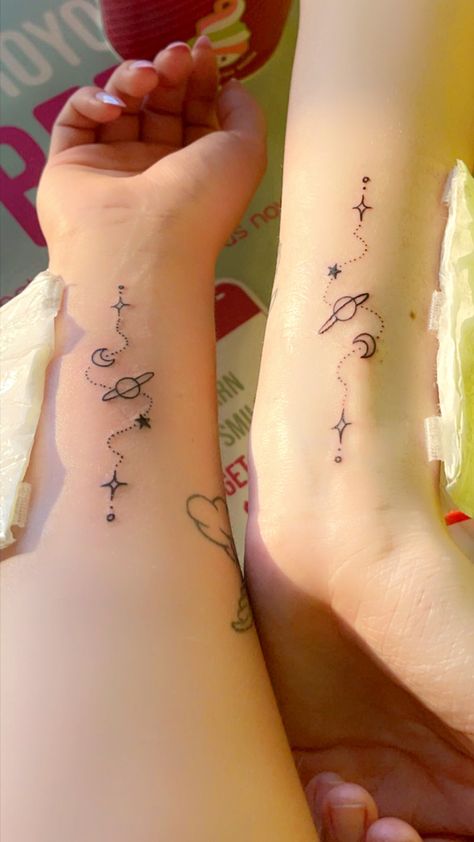 Tattoos Matching Mom And Daughter, Twin Tattoos For Mom Daughters, Cute Tattoos Mom And Daughter, Cute Matching Tattoos 3 People, Simple Matching Best Friend Tattoos, Matching Linework Tattoo, Matching Tattoo Ideas For Mother And Daughter, Matching Line Art Tattoos, Mothers Daughter Tattoo