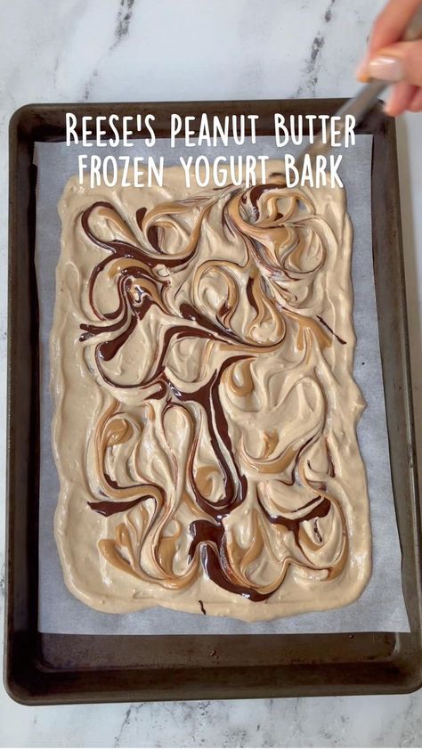 Dairy Free High Protein, Frozen Yogurt Bark, Yogurt Bark, Friday Mood, Protein Desserts, Reeses Peanut Butter, Healthy Sweets Recipes, Snacks Für Party, Vanilla Protein Powder