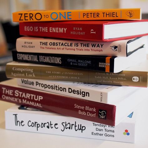 Business Books Worth Reading, Finanse Osobiste, Entrepreneur Books, Best Self Help Books, Books You Should Read, Self Development Books, Recommended Books To Read, Books For Self Improvement, Inspirational Books To Read