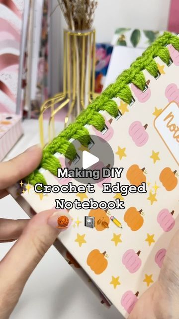 Planify Pro - Planner Design Program on Instagram: "Making a DIY Crochet-Edged Notebook 🧶✨📓 Has anyone tried this yet? It conceptually works, it opens the book smoothly, though the pages sometimes get stuck when flipping through them 🙈🫠💖  Materials used: - Chipboard - Any kind of paper - Cinch machine - 6/0 crochet hook - yarn - white glossy sticker paper  The notebook is in the A6 size, the templates have been made and downloaded from planify pro. If you’re a seller interested in using the template commercially ✅ check out the business plan, it comes with all patterns, templates, fonts and more✨" Journal Ideas Design Notebooks, Flip Book Ideas, Crochet Notebook, Crochet Planner, Crochet Journal, Bullet Art, Book Binder, Bookmaking, Craft Planner