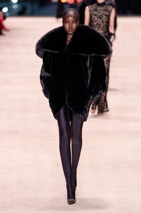 Saint Laurent Fall 2022, Ysl Fashion Show, Ysl Runway, Ysl Fashion, Fur Coat Outfit, Black Fur Coat, Fall 2022, Winter Fashion Outfits, Couture Fashion