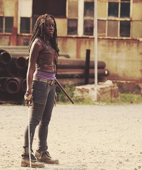 Michonne fixing to kick butt! World Of Zombies, Warrior 2, The Walking Dead Tv, Shadow Warrior, Womens Biker Jacket, Leather Pants Women, Iowa State, Pocket Knives, Daryl Dixon