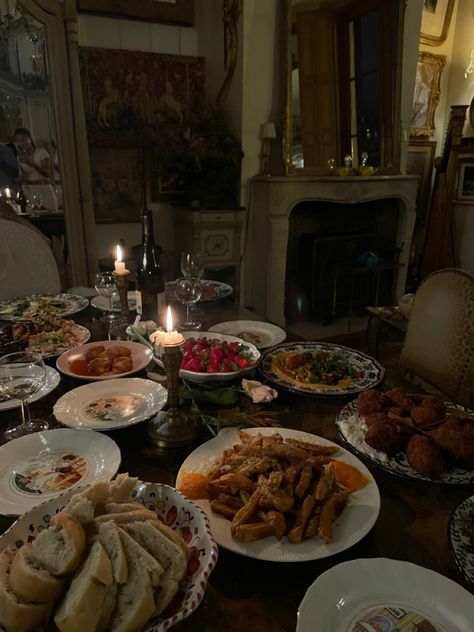 aliyamirgani on instagram Parisian Dinner Party Aesthetic, Jazz Party Theme, French Dinner Party, Parisian Dinner Party, Cozy Dinner Party, Parisian Dinner, French Dinner Parties, Italy 1983, Jazz Party