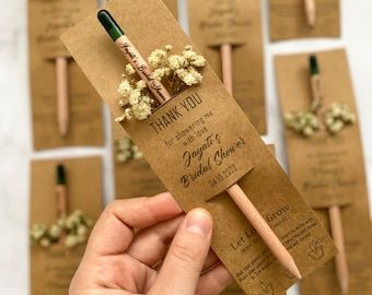 Seed Pencil, Eco Friendly Wedding Favors, Idee Cricut, Pencil Gift, Engagement Favors, Communion Favors, Eco Friendly Wedding, Wedding Gifts For Guests, Unique Wedding Favors