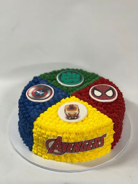 Easy Avengers Cake, Simple Avengers Cake, Avengers Cake Ideas, Avengers Cake Design, Avengers Themed Cakes, Super Hero Birthday Cake, Jordan Birthday, Cake Sizes And Servings, Superhero Cakes