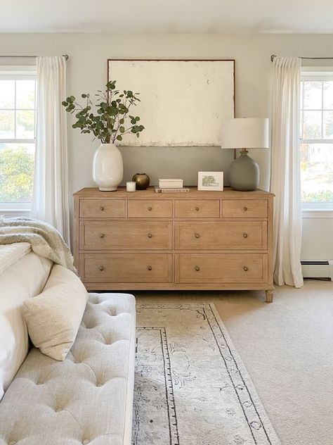 Whether you’re looking for understated elegance or casual these 20 neutral bedroom decor ideas are sure to inspire. Neutral Bedroom Decor, Creative Bedroom, Neutral Bedroom, Hus Inspiration, Bedroom Decor Ideas, Master Bedrooms Decor, Remodel Bedroom, A Living Room, Bed Room