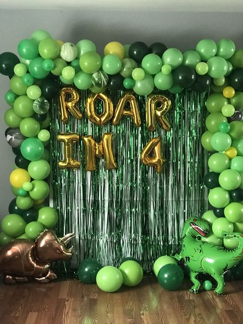 Birthday Party Balloon Arch, Streamers Backdrop, Party Balloon Arch, Prehistoric Party, Crepe Streamers, Dinosaur Party Decorations, Dinosaur Birthday Party Decorations, Dinosaur Balloons, Streamer Backdrop