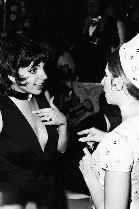 Liza Minnelli & Barbra Streisand Liza Minnelli, Hollywood Party, Barbra Streisand, Vintage Icons, Tony Awards, Hello Gorgeous, Academy Awards, Cabaret, Lady And Gentlemen