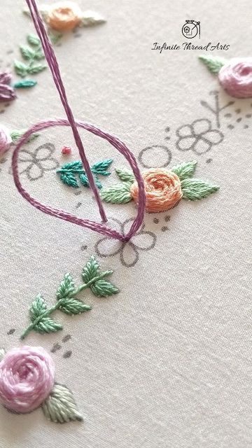 Letter Embroidery Tutorial, Letter H Embroidery, Initial Art, Daisy Stitch, Alphabet Embroidery, Lazy Daisy Stitch, Flower Letter, Hand Embroidery Flowers, Flower Letters