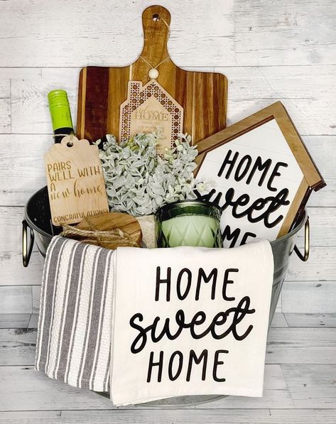 Diy New Home Gift Basket, Buyer Gift Baskets Real Estates, Realtor Welcome Home Basket, Realtor Welcome Home Gift, Housewarming Gift Diy Cricut, Real Estate Raffle Ideas, Cricut Gift Basket Ideas, Real Estate Basket Ideas, Realtor Cricut Ideas