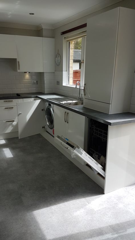 Integrated washing machine and dishwasher with doors open. Dishwasher And Washing Machine Kitchen, Washing Machine In Kitchen, Kitchen Design Modern White, Kitchen Cupboards, Open Kitchen, Design Modern, Cupboard, Washing Machine, Kitchen Design