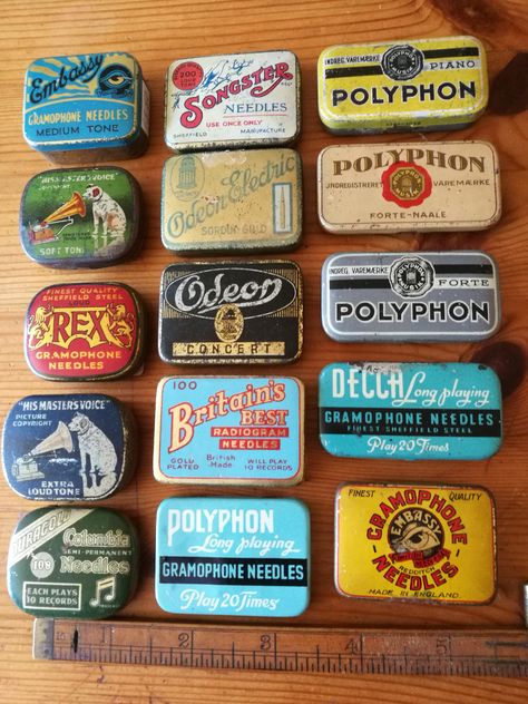 A collection of colourful gramophone needles Lata Vintage, Vintage Containers, Collections Photography, Vintage Packaging, Vintage Tins, Craft Room Organization, Vintage Iron, Tin Boxes, Tin Can