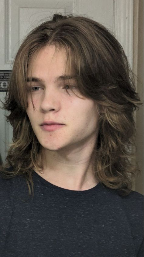 Wolfcut For Men Long Hair, Straight Long Mens Hair, 90s Hairstyles Guys, Wolfcut Reference Photo, Long Layered Male Hair, Styled Long Hair Men, Wolfcut Hair Long Straight Men, Medium Brown Hair Men, Male Medium Haircut