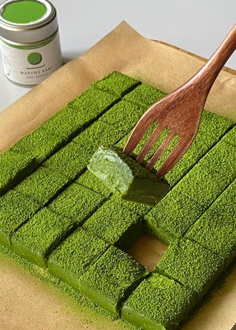 Matcha Fudge, Matcha Recipe Baking, Matcha Truffles, Pokémon Cafe, Turkish Recipes Desserts, Creamy Matcha, Pastel Desserts, Matcha Green Tea Recipes, Matcha Lover