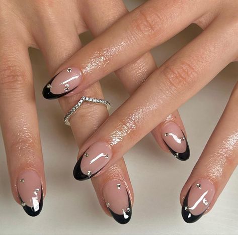 Nails Minimalist, Hoco Nails, Unghie Sfumate, Kutek Disney, Minimalist Nail, Manikur Kuku, Minimal Nails, Casual Nails, Round Nails