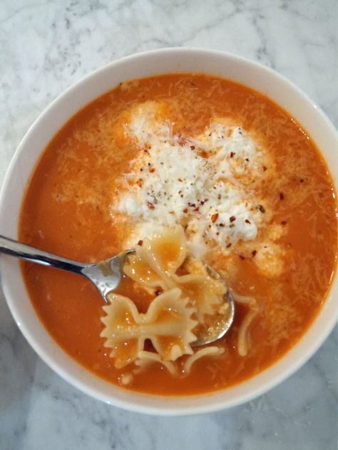 Shortcut Lasagna Soup Tomato Gnocchi Soup, Recipe Using Tomatoes, Tomato Tortellini Soup, Canned Tomato Soup, Gnocchi Soup, Lasagna Soup, Tomato Soup Recipes, Spicy Sausage, Savory Soups