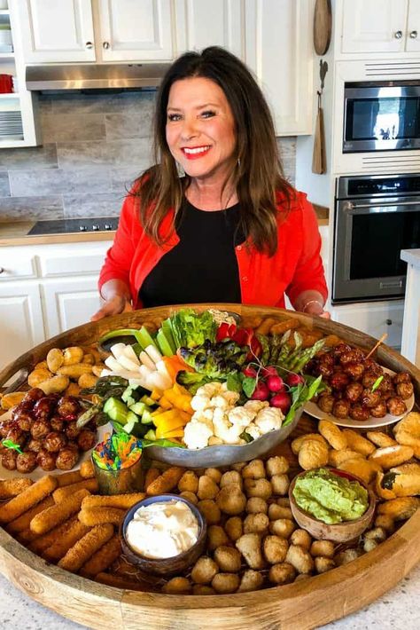 Easy Epic Easter Entertaining Snack Board Platters Ideas, Easter Snack, Entertaining Snacks, Easter Food Appetizers, Easter Entertaining, Charcuterie Inspiration, Snack Board, Party Food Platters, Charcuterie And Cheese Board