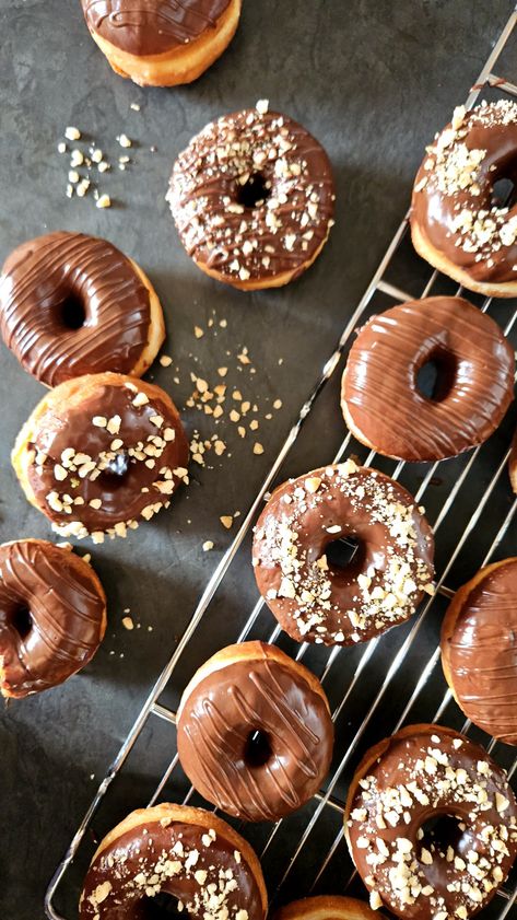 Soft pillowy chocolate donuts. Chocolate Glazed Donuts Recipe, Glazed Donuts Recipe, Recipe Pictures, Donut Toppings, Glazed Donuts, Chocolate Glazed Donuts, Donuts Recipe, Warm Chocolate, Donut Shape