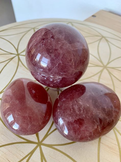 Strawberry Quartz Aesthetic, Red Crystals Aesthetic, Crystal Wishlist, Dream Crystals, Pretty Crystals, Red Aventurine, Earth Gift, Crystal Castle, Crystal Aesthetic