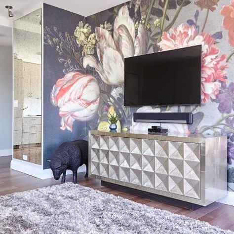 Floral Accent Wall Blooms Behind TV Wallpaper Accent Wall Dining Room, Wallpaper Accent Wall Dining, Tv Wall Idea, Tv Wall Design Modern Luxury, Tv Wall Decor Living Room, Accent Wall Dining, Accent Wall Dining Room, Wall Behind Tv, Wall Dining Room