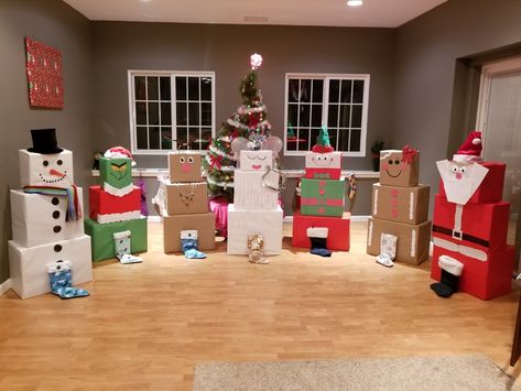 2018 Fun way to wrap kids gifts with this Christmas wrapping idea..Saw Christmas presents wrapped in the shapes of snowmen but with 7 children, I wanted to wrap them all in different "Christmassy" themes. So I came up with these different characters. Grinch, snowman, angel, elf, santa, gingerbread, reindeer. Christmas Gift Snowman, Snowman Xmas Presents, Christmas Present Snowman Idea, Snowman Wrapping Presents, Snowmen Wrapping Ideas, Kids Present Wrapping Ideas, Christmas Presents From Santa, Snowmen Boxes For Christmas, Wrapping Christmas Gifts For Kids