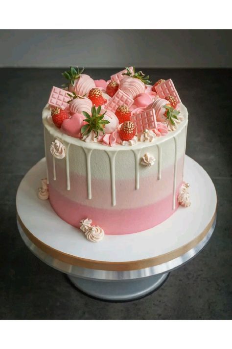 Strawberry Cake Decorations Design, Cake Ideas With Strawberries, Strawberry Birthday Cake Kids, Elegant Pink Cake, Strawberry Drip Cake, Strawberry Cake Design, Pink Strawberry Cake, Strawberry Vanilla Cake, Red Birthday Cakes