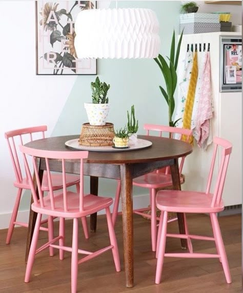 Pink Dining Rooms, Kursi Bar, Vintage Dining Room, Creative Wall, Retro Home Decor, Retro Home, Dining Room Design, Design Case, Cheap Home Decor